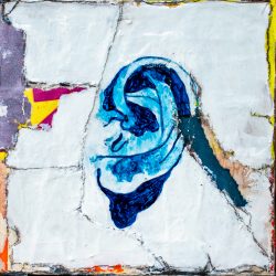 sabias que as paredes têm ouvidos?, 2026
Acrílico e verniz s/cartazes de rua
14x14x5cm
265€